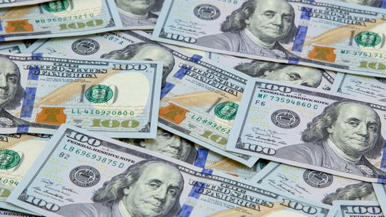 El dólar blue subió dos pesos y se negoció en un promedio de $182 por unidad