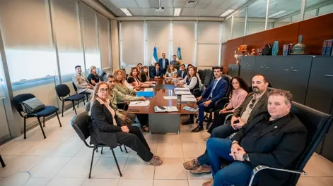 El Gobierno y los gremios docentes UDA, UDAP y AMET ya están reunidos en paritarias