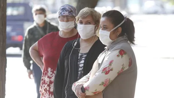 Pese a las cifras récord, 2 tercios de la gente cree que aún no llega lo peor