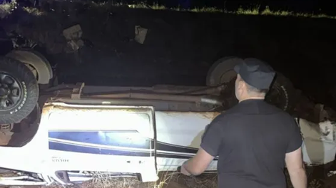 La camioneta quedó destruída.