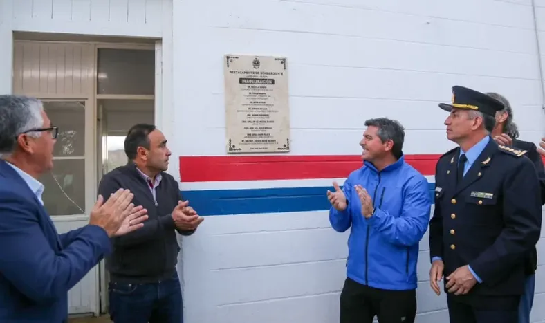 Con la presencia de Orrego quedó inaugurado un nuevo Cuartel de Bomberos en Iglesia