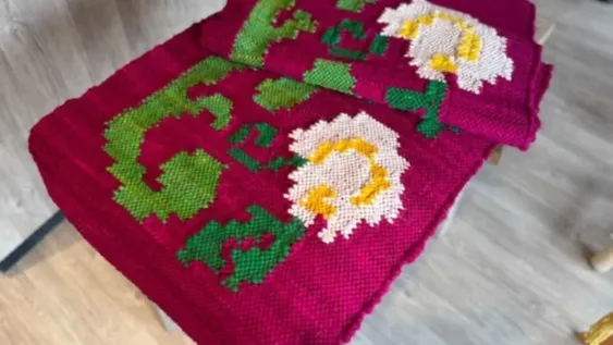 PREMIO Paula A. de Sarmiento para Margarita Sánchez (Jáchal). Frazada de lana de oveja. 