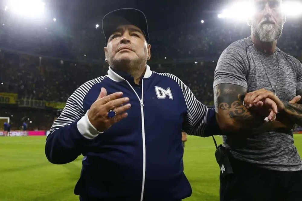 Investigarán al círculo íntimo de Maradona para determinar si tuvo responsabilidad en la muerte