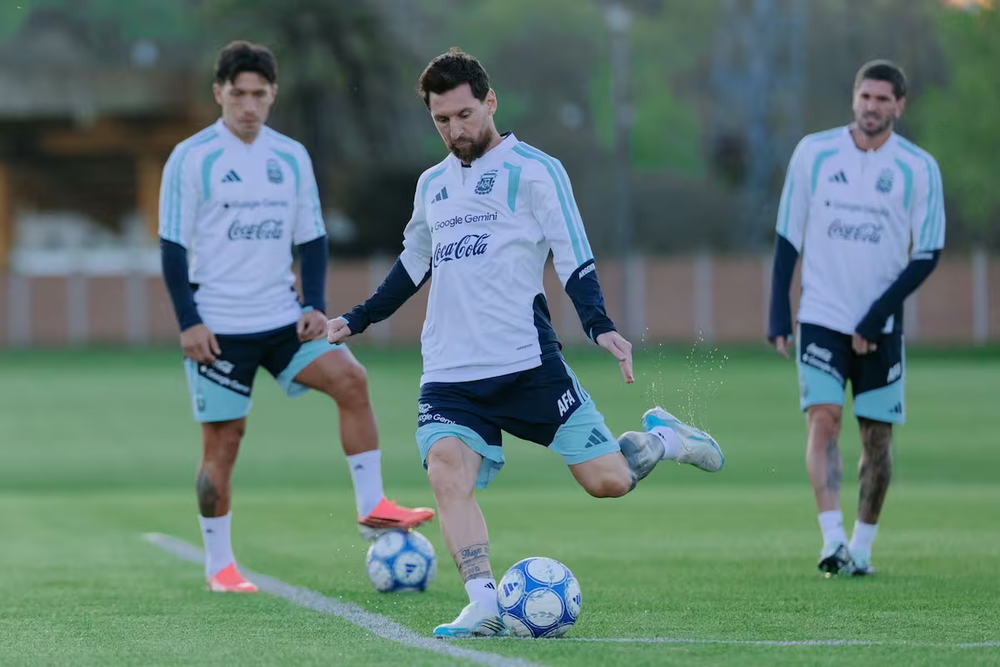 Lionel Messi afrontará este lunes su última práctica con la Selección argentina antes de despedirse ante Benín.
