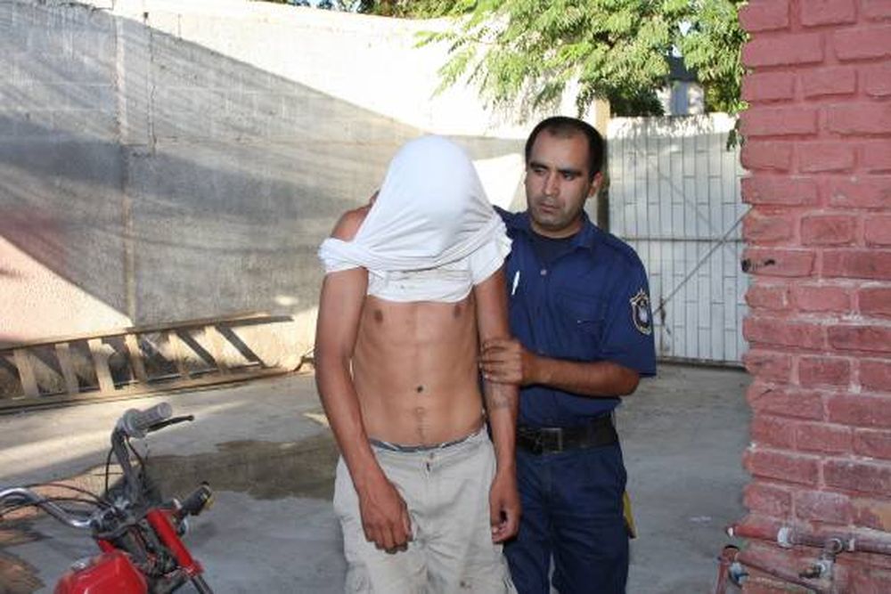 Reo con permiso cae por un asalto