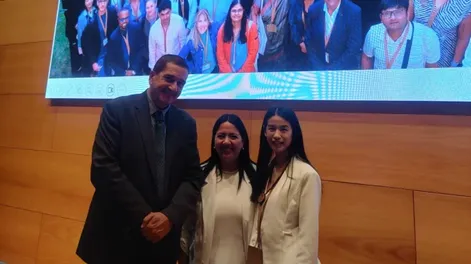 LA DRA. MARÍA BELÉN ARIAS tuvo dos exposiciones, la primera referida a Confianza y utilidad de ChatGPT en la educación superior cuyos autores son el Dr. Frederic Marimon (Director del Observatorio de IA, UIC, España), María Belén Arias Valle (UCCuyo, Argentina), César Javier Coria (UCCuyo, Argentina) y Claudio Marcelo Larrea (UCCuyo, Argentina).
