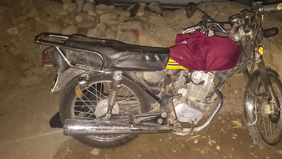 La moto que utiizaron los delincuentes para producir una noche de caos.&nbsp;