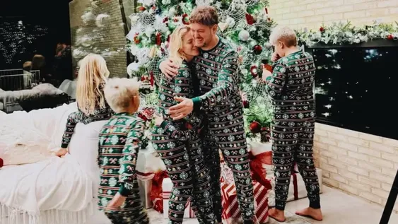 ¿Luisana Lopilato está embarazada de su quinto hijo?: la foto navideña que despertó especulaciones