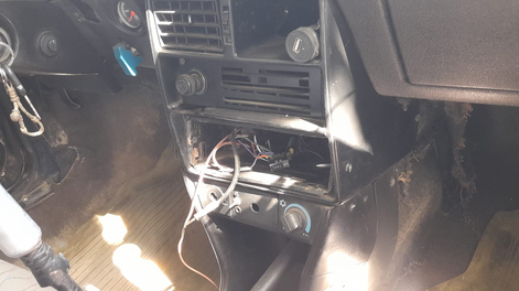 El detenido había sacado el estéreo del auto Fiat Duna.