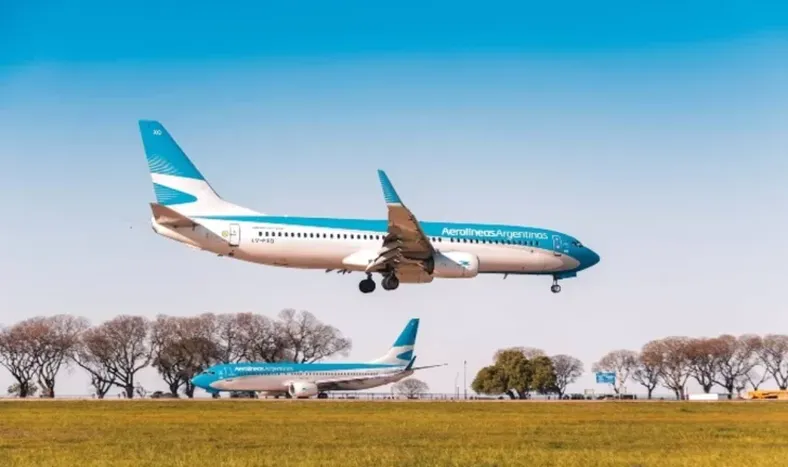 El recargo por combustible de Aerolíneas Argentinas impactará en vuelos nacionales e internacionales.