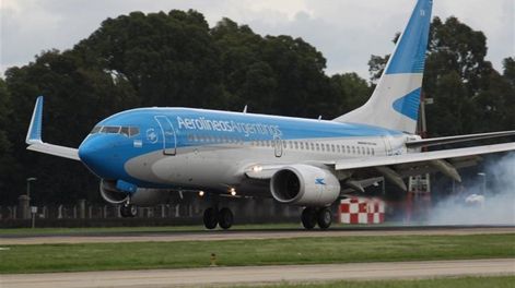 La respuesta de Aerolíneas Argentinas al pasajero que discriminó a una azafata por su cuerpo