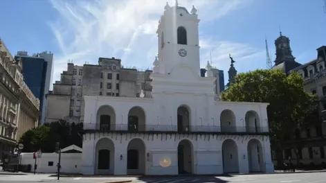 Cómo se pagan los feriados del 25 y 26 de mayo a quienes trabajen el fin de semana largo