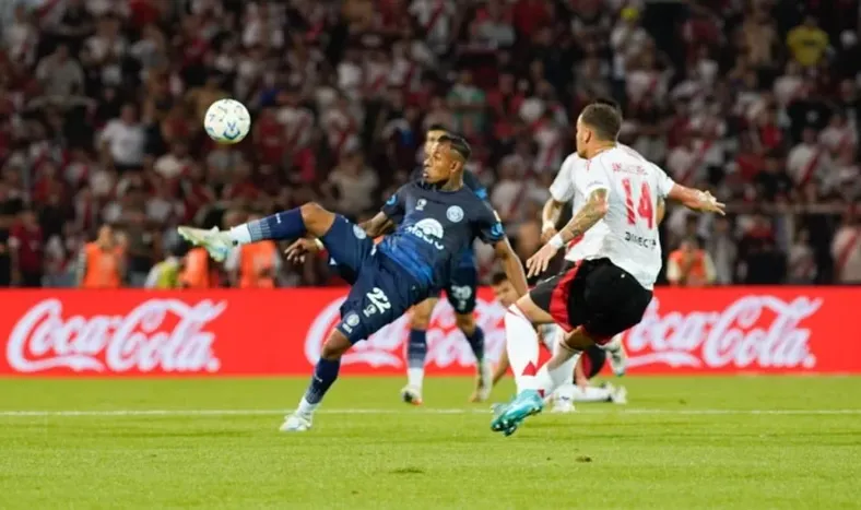 Conocidos. River Plate volverá a reencontrarse con un ex-Boca como Sebastián Villa ahora clave en la Lepra mendocina.