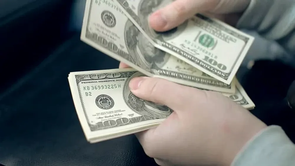 Tras alcanzar un máximo de 47 pesos, el dólar cerró este jueves a $46,13