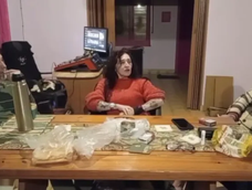 Su muerte se produjo cuando el programa llevaba 1 hora y 23 minutos al aire, en medio de una charla de mesa.&nbsp;