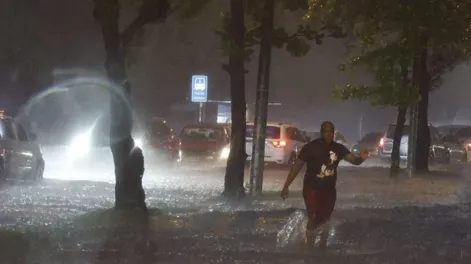 [VIDEOS] Nueve muertos al colapsar un muro tras las fuertes lluvias en Santo Domingo