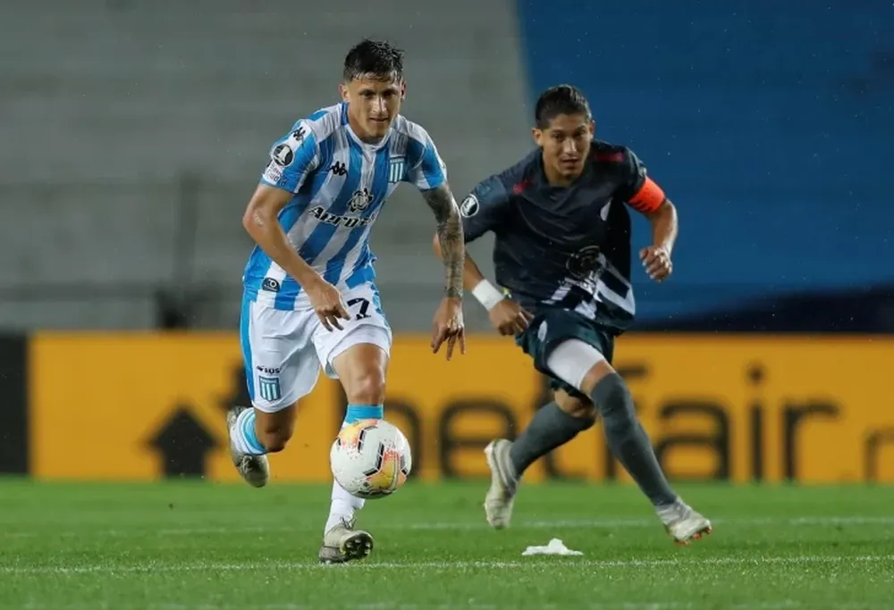 Racing derrotó a Estudiantes de Mérida, pero no le alcanzó para ser el líder de su grupo