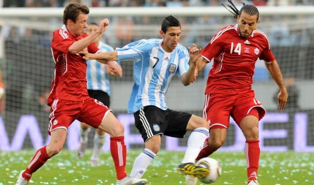 Sin Messi, Tevez fue mimado