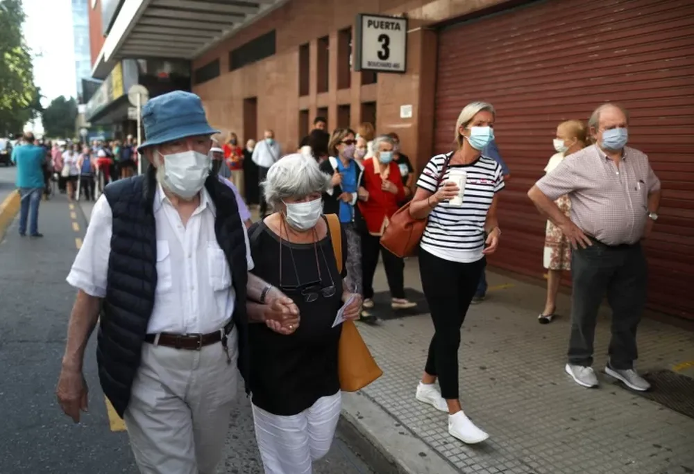 Otras 113 personas murieron y 8.160 fueron diagnosticadas con coronavirus en el país