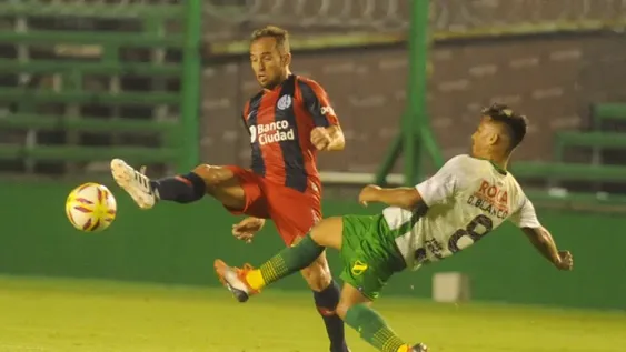 Defensa y Justicia le ganó a San Lorenzo sobre la hora y es puntero junto a Racing