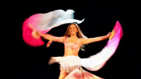 San Juan baila de Este a Oeste (y de Norte a Sur)