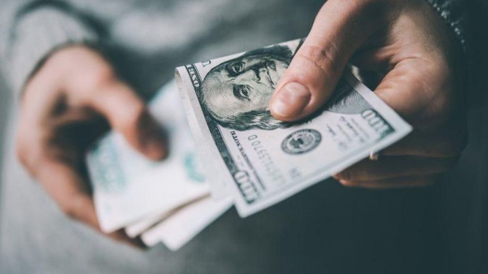 El dólar sigue con tendencia bajista y cayó 17 centavos