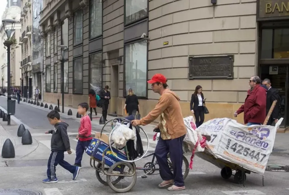 ALIVIO. LCG indicó que el 31,6% de pobreza refleja una caída de 6,4 puntos porcentuales contra el último trimestre del 2024 (octubre-diciembre).
