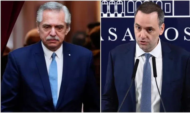 El expresidente Alberto Fernández y el jefe de Gabinete Manuel Adorni tuvieron un fuerte cruce en la red X.