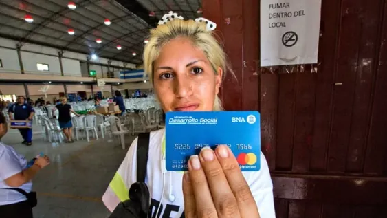 Comienzan a entregar las tarjetas Alimentar en San Juan: el cronograma por departamento