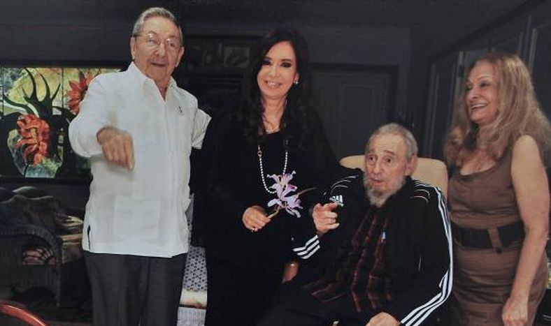 Mostraron  las fotos de  CFK y Fidel