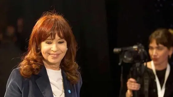 Cristina ataca a Milei: “No hay que hacer ficción en economía”