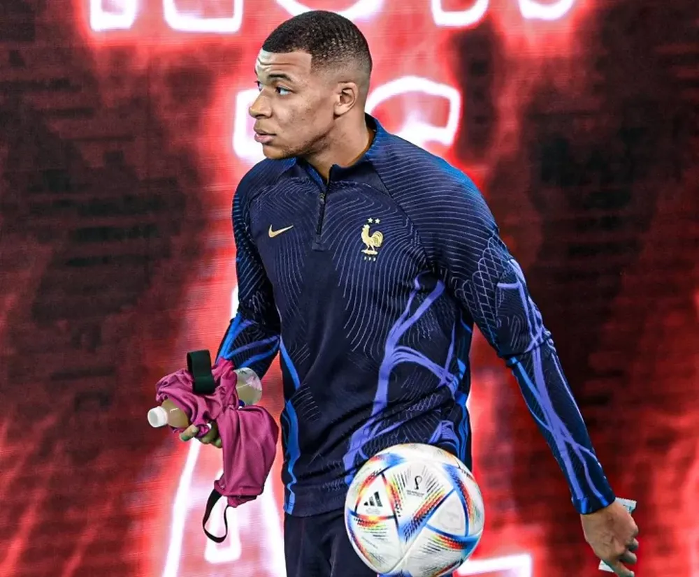Alarma en Francia: Mbappé se ausentó de la práctica a pocos días de enfrentar a Inglaterra