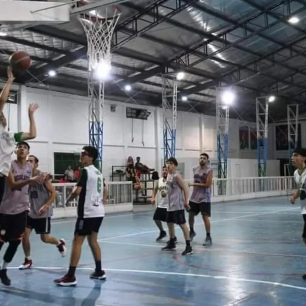 Iglesia abraza al básquetbol