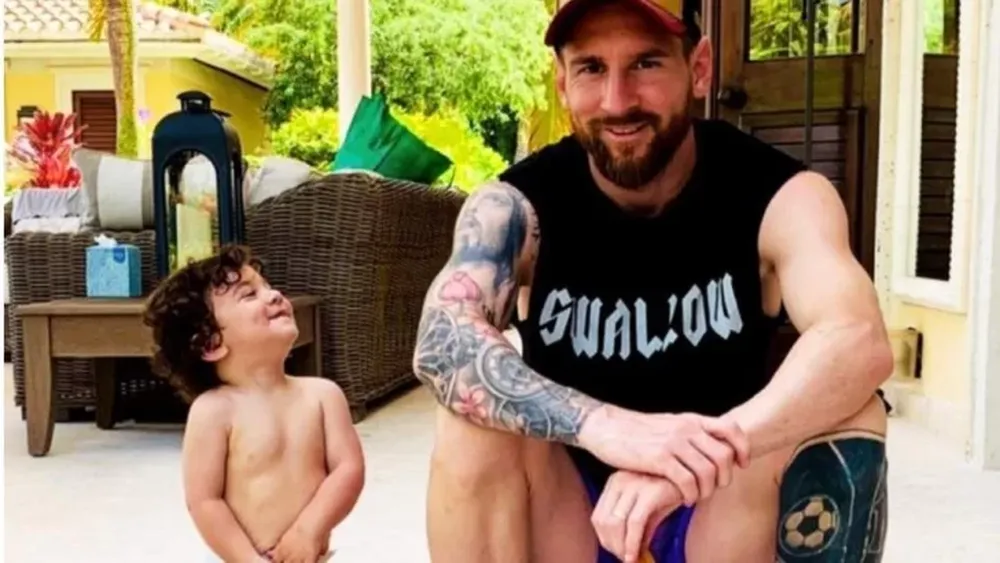 Furor en las redes por Ciro, el hijo más pequeño de Messi, tomando mate