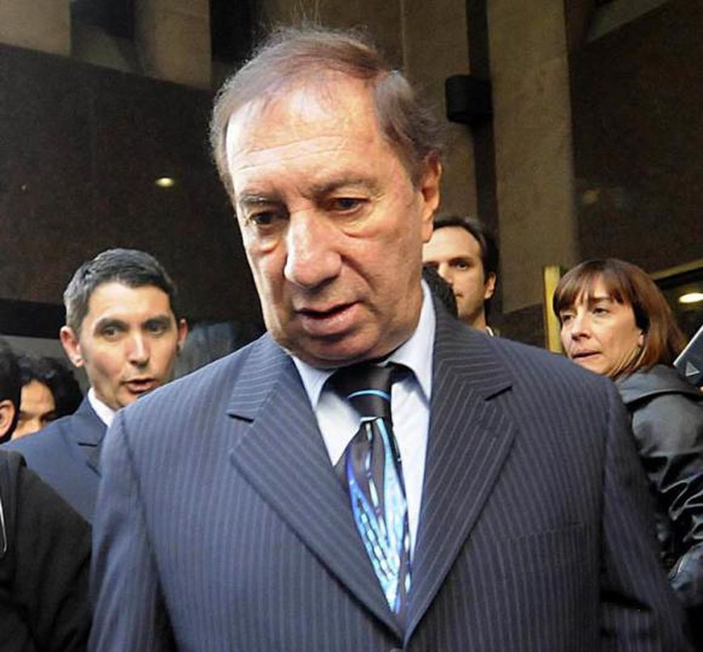 Verón y Bilardo irán en veredas opuestas