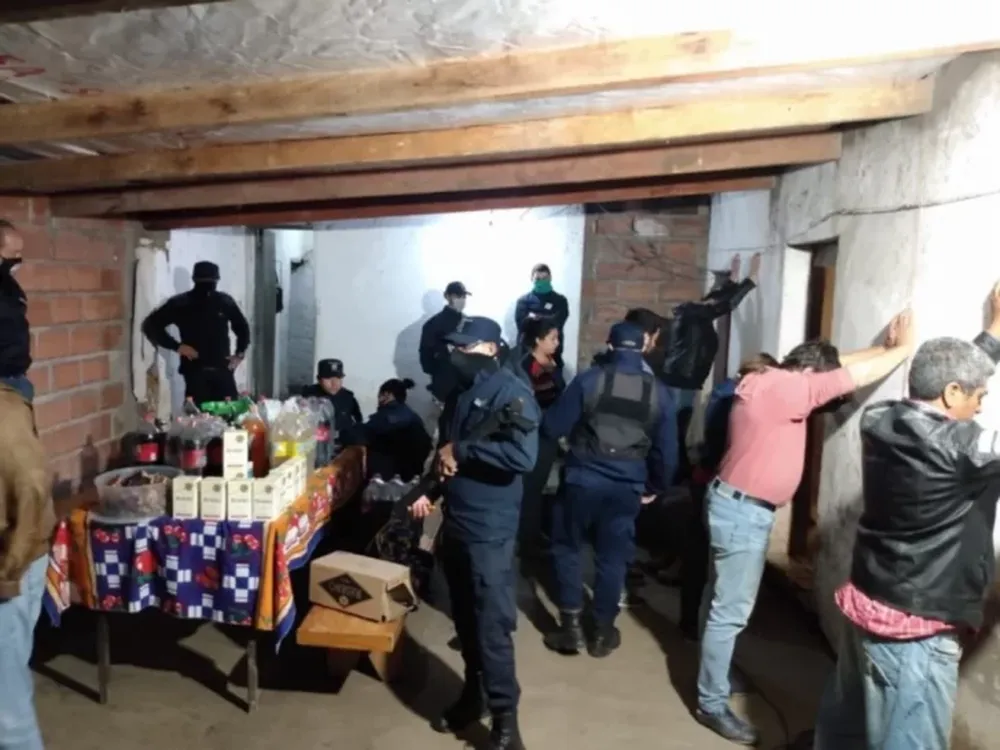 Detuvieron a un intendente por violar la cuarentena para comer un asado