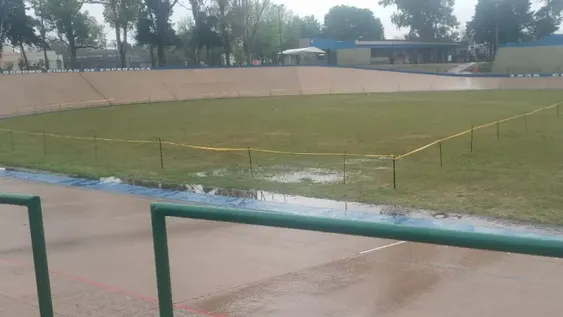 Un diluvio postergó el comienzo