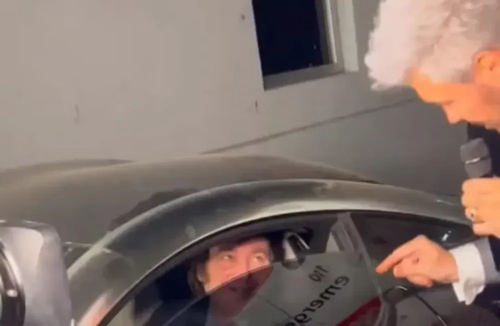 Cuánto cuesta el auto “sucio” con el que Javier Milei buscó a Fátima Flórez