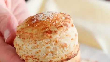 Receta fácil para preparar en casa de scones de queso, deliciosos y en minutos