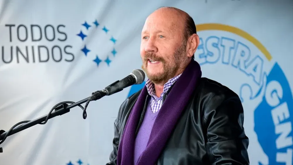 Gildo Insfrán se hizo entrevistar por alumnos de una escuela y causó indignación por el tono de adoctrinamiento de la entrevista.