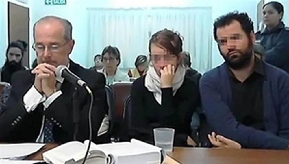 Una beba murió en un parto casero y sus padres fueron imputados por homicidio culposo