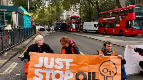 Una activista de 80 años fue arrestada durante una protesta en Reino Unido