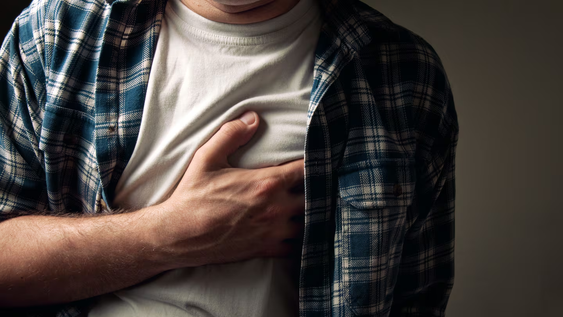 estas son las senales de alerta de un infarto: que hacer si lo padeces estando solo