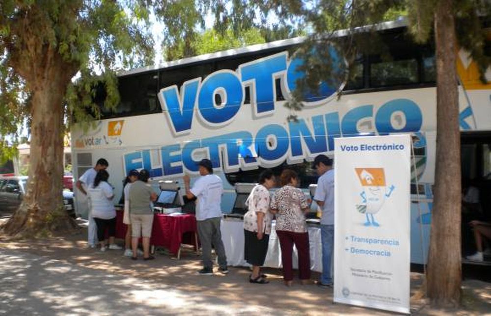 Debuta el voto electrónico en todo el padrón de Salta