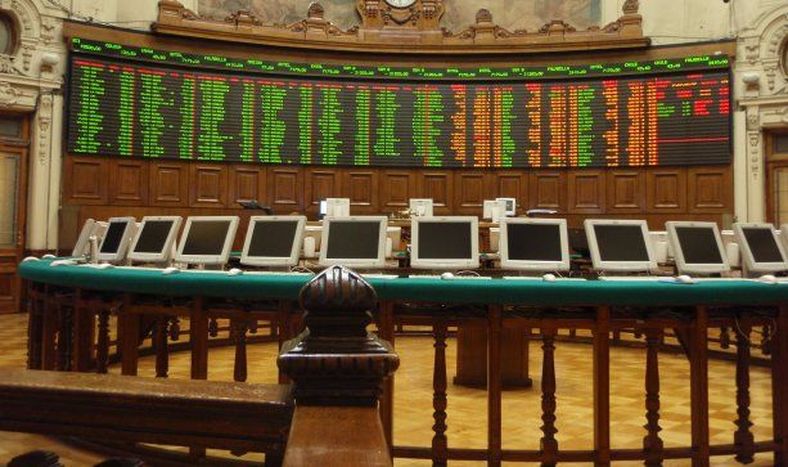 Bolsa de Santiago se desploma y el dólar sube tras elección de Boric