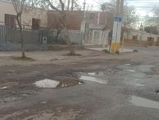 vecinos del barrio güemes llevan un ano entre aguas servidas y reclaman una solucion para las cloacas vecinos del barrio güemes llevan un ano entre aguas servidas y reclaman una solucion para las cloacas