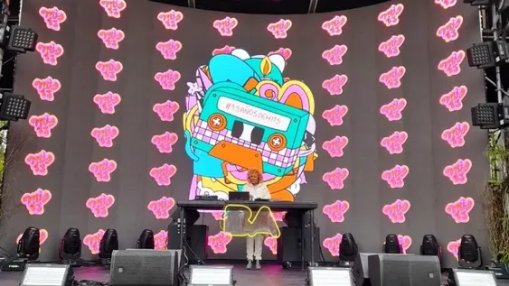 Embajadora del sonido tekno