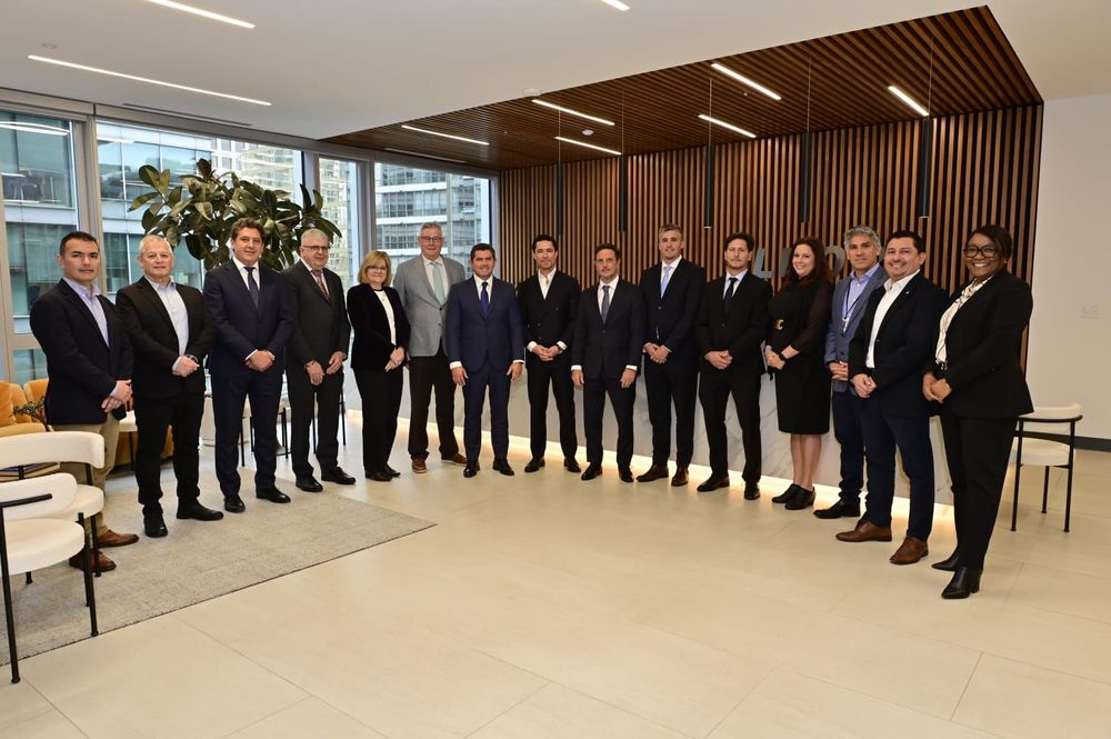 Orrego se reunió en Vancouver con autoridades de Fluor y conoció el modelo 3D del proyecto minero Vicuña