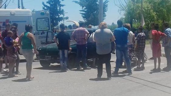 Una agente de policía embarazada chocó con su auto cuando iba a trabajar