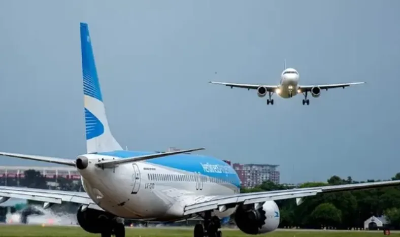 Aerolíneas Argentinas canceló 267 vuelos y reprogramó otros 26 por el paro de la CGT